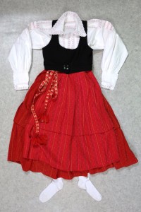 Lapväärtti Tiukan kansallispuku