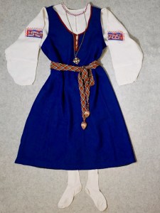 Raja-Karjalan kansallispuku