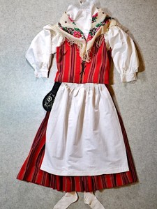 Pyhtään kansallispuku Pyttis folkdrakt