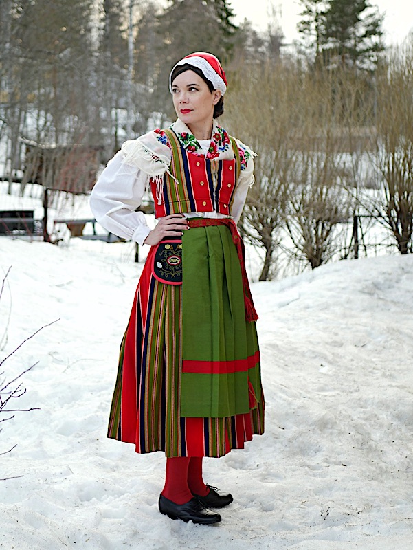 Maksamaan kansallispuku Maxmo folkdräkt Maxmo national costume